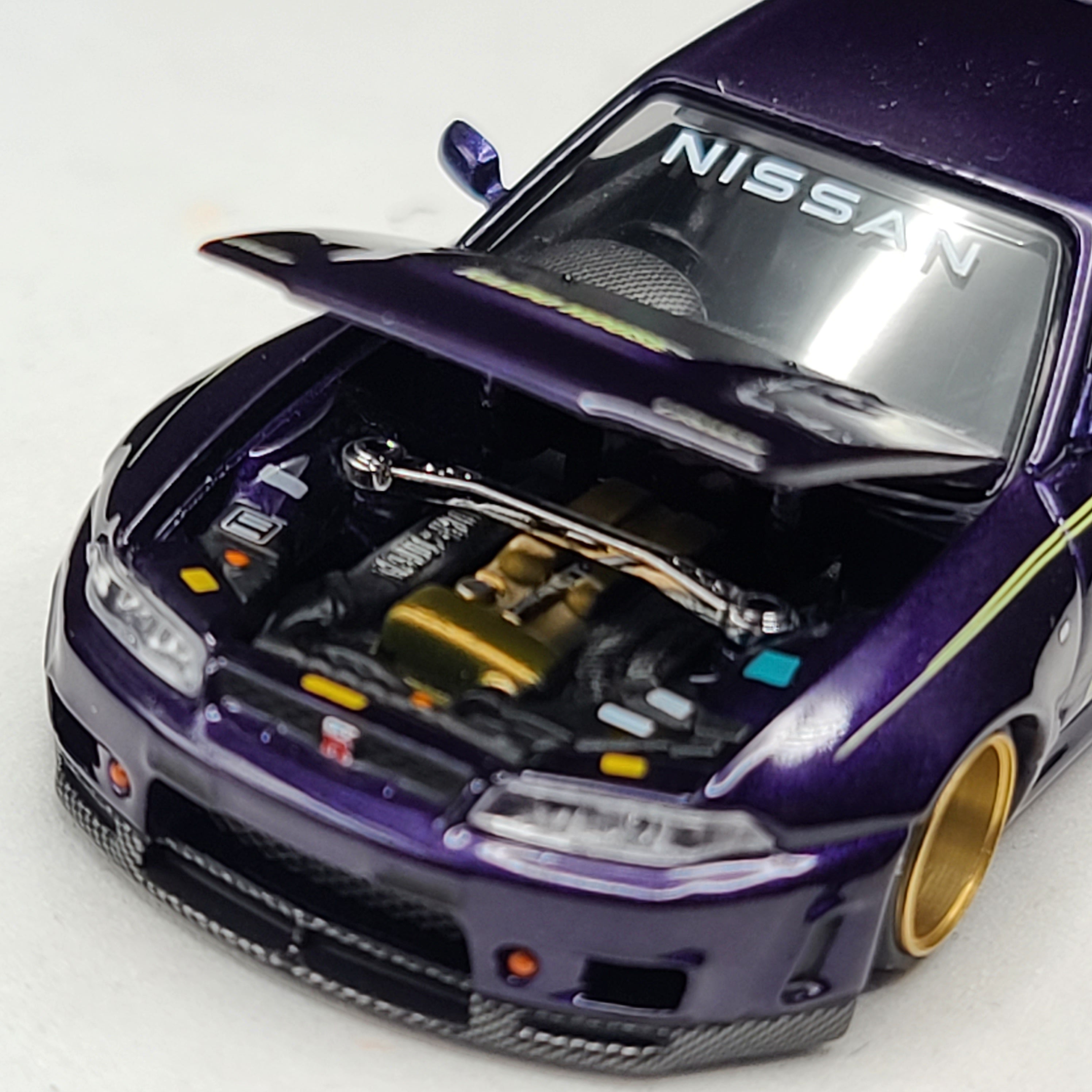 Kaido House x Mini GT Nissan Skyline GT-R (R33) Kaido Works - 1:64