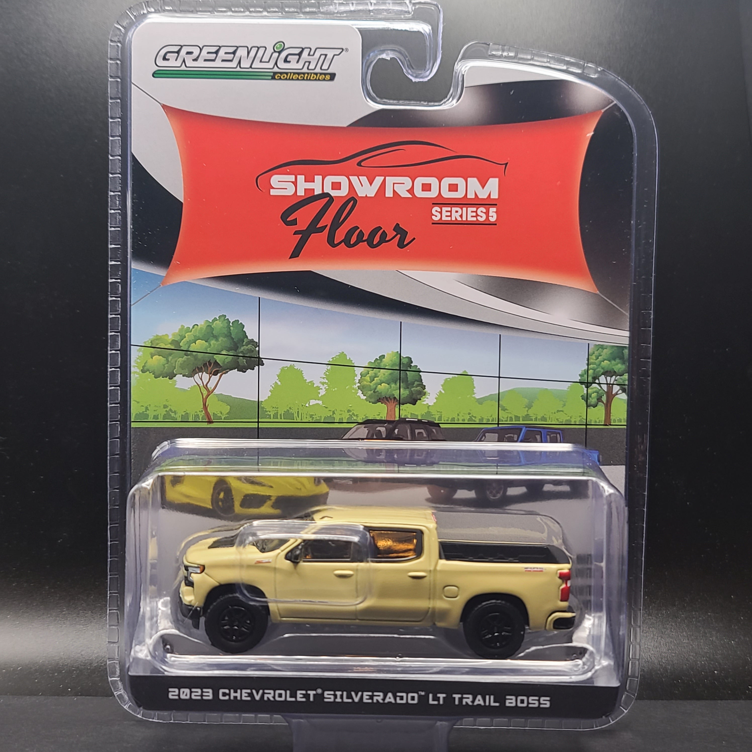 Greenlight '23 Chevrolet Silverado LT Trail Boss Pick-up Truck - 1:64 scale (2024 Showroom Floor Series 5)