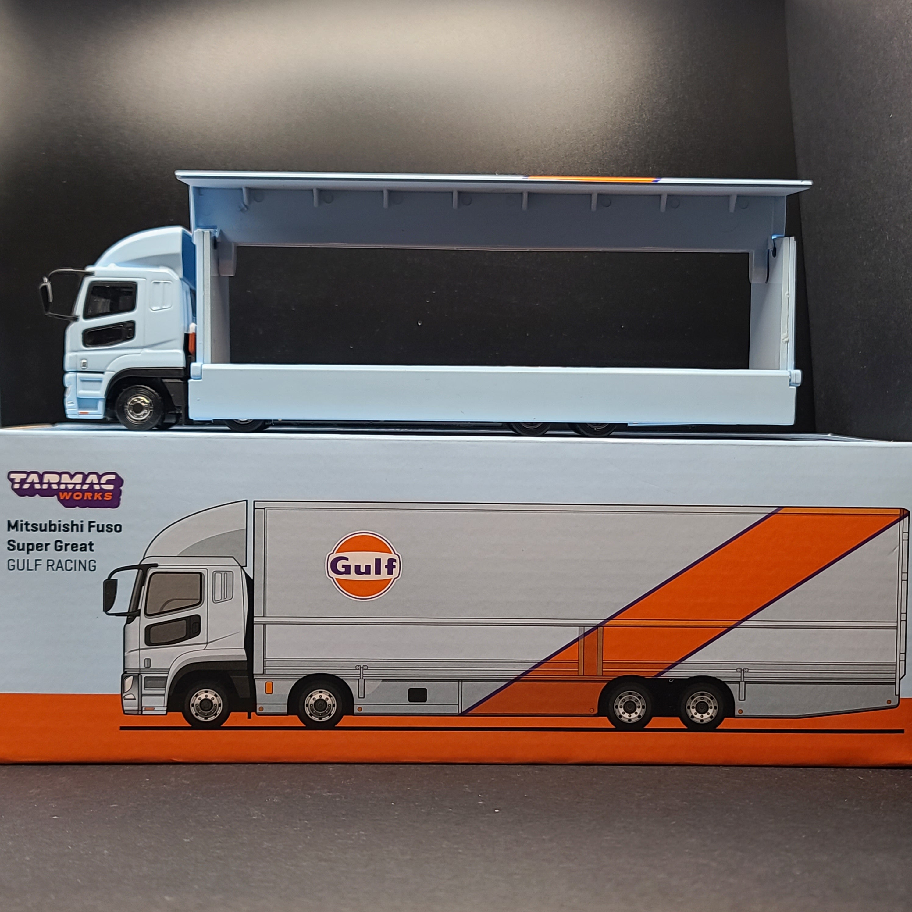 Tarmac Works Mitsubishi Fuso Super Great Truck, 1:64 scale Gulf Racing (2024)