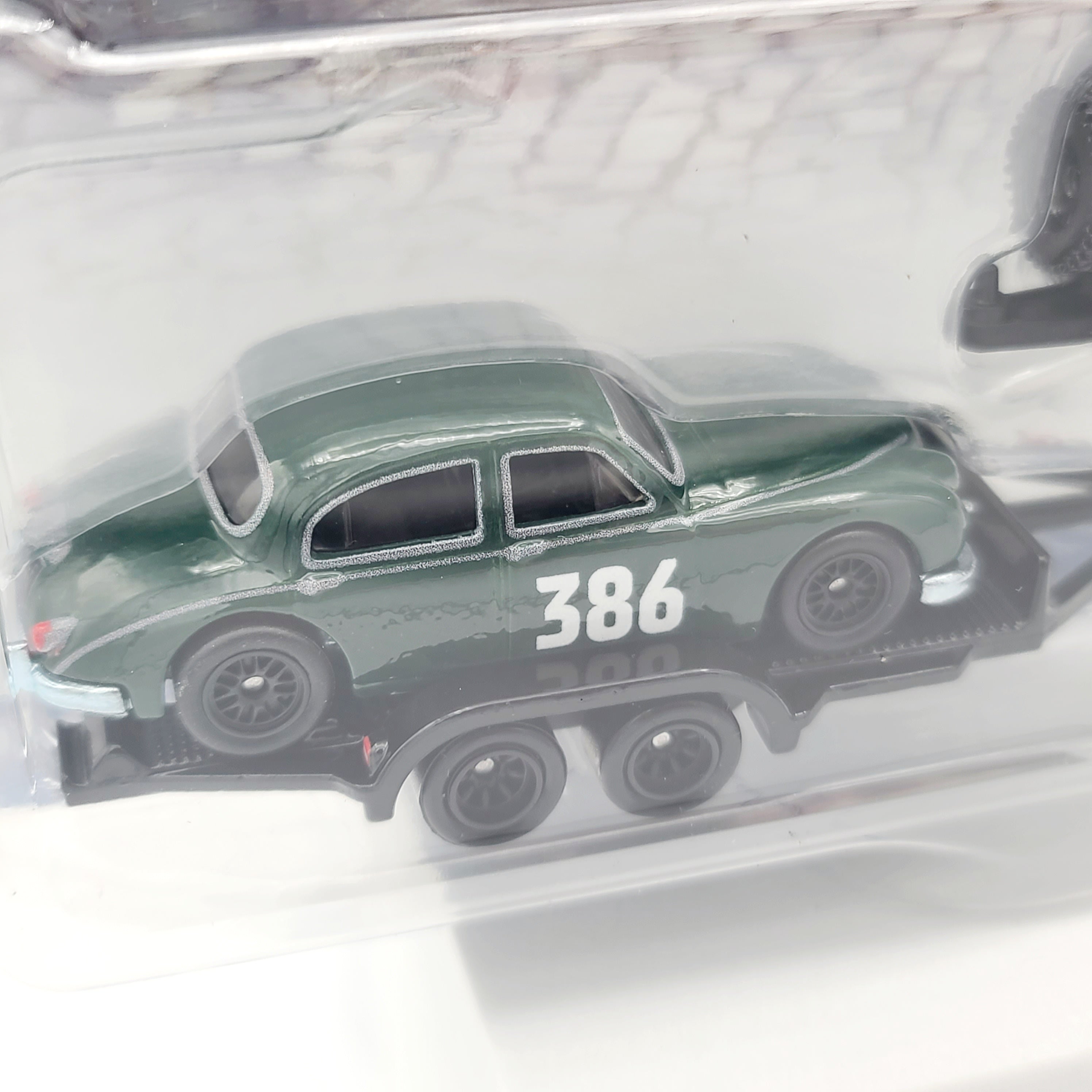 Hot Wheels Team Transport - Jaguar MK1 & '23 Land Rover Defender 110 (2024 Team Transport Mix 4, Car Culture)