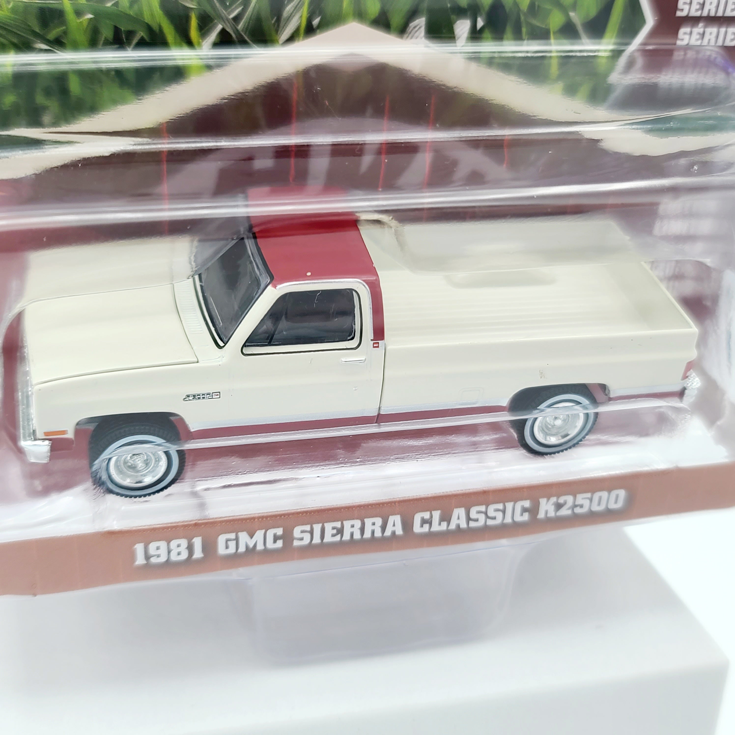 GreenLight '81 GMC Sierra Classic K2500 - 1:64 scale (2024 Down on the Farm - Series 10)