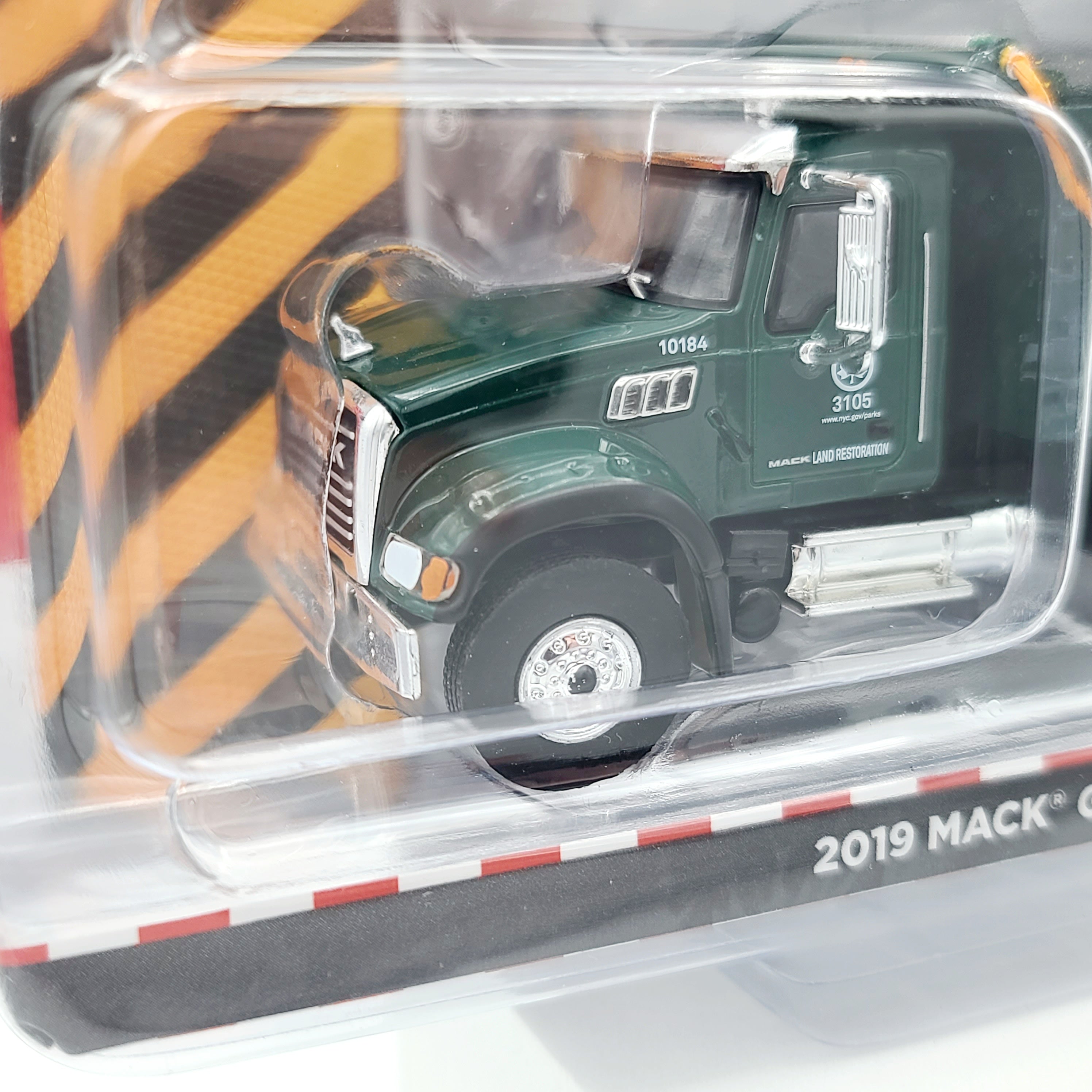 GreenLight '19 Mack Granite Dump Truck 