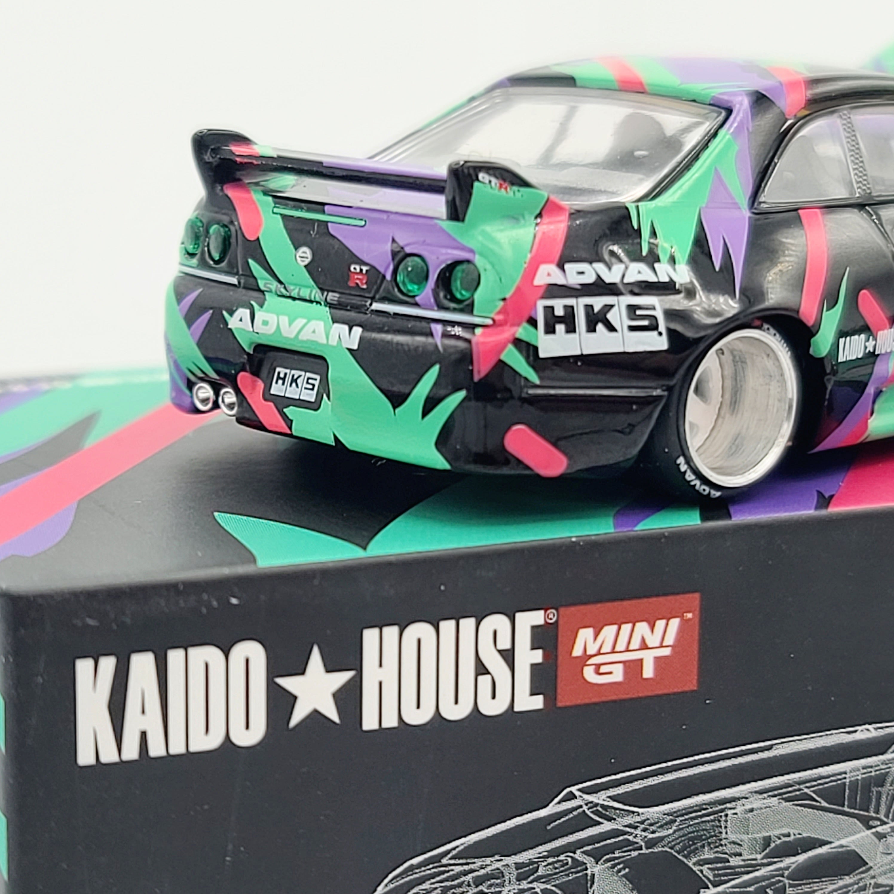 Kaido House x Mini GT Nissan Skyline GT-R (R33) HKS V1 - 1:64 (2024 Limited Edition)