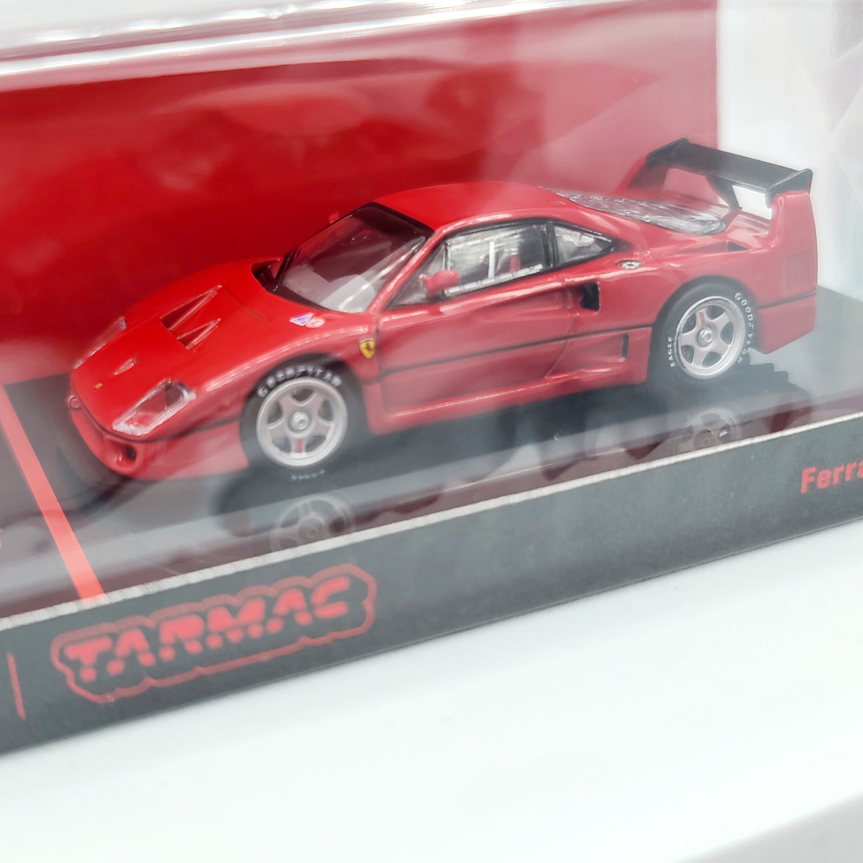 Tarmac Works / iXO - Ferrari F40 LM, 1:64 Red (2024 Road64)