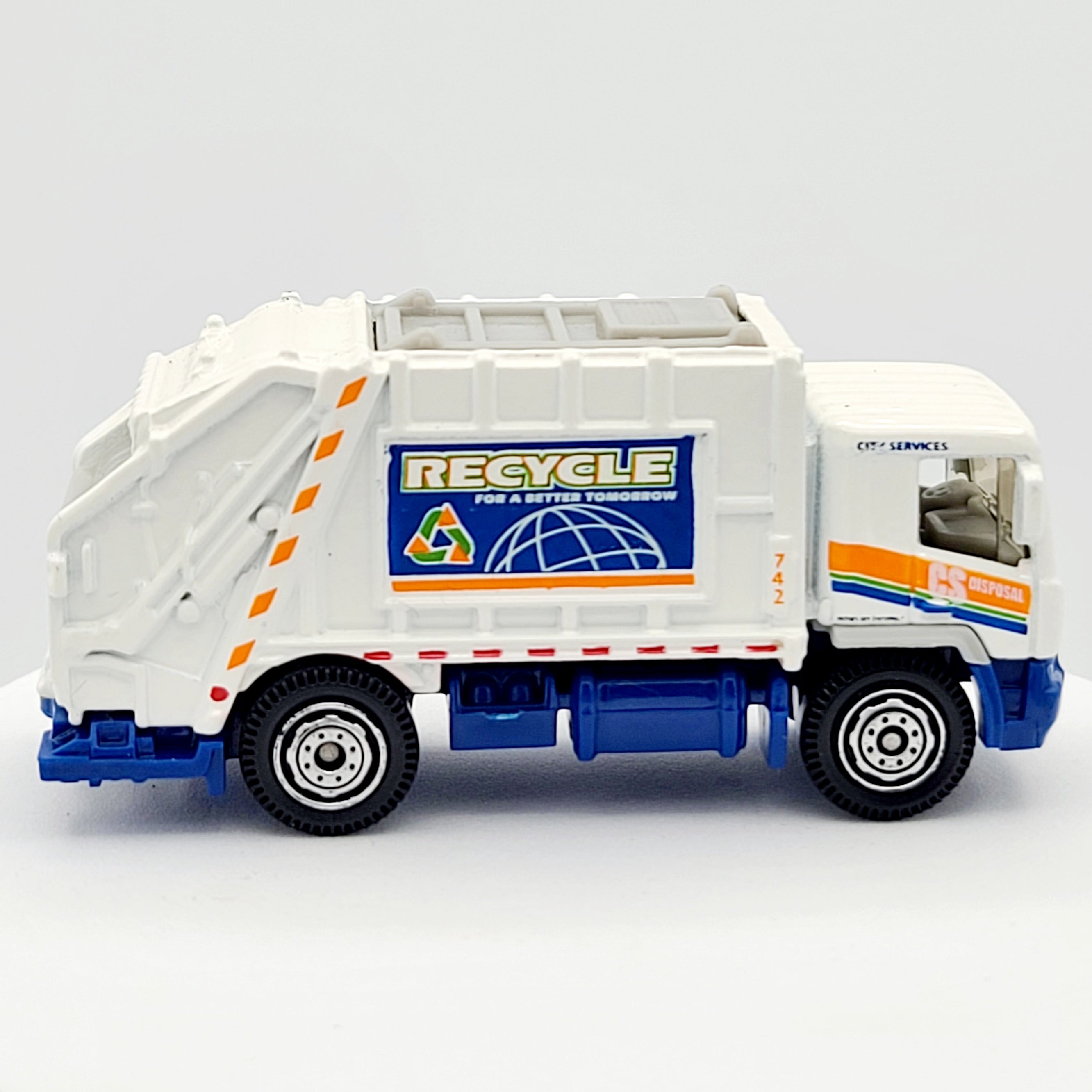 Matchbox '08 Garbage Truck / Garbage King (2008 MBX Basic - City Action)