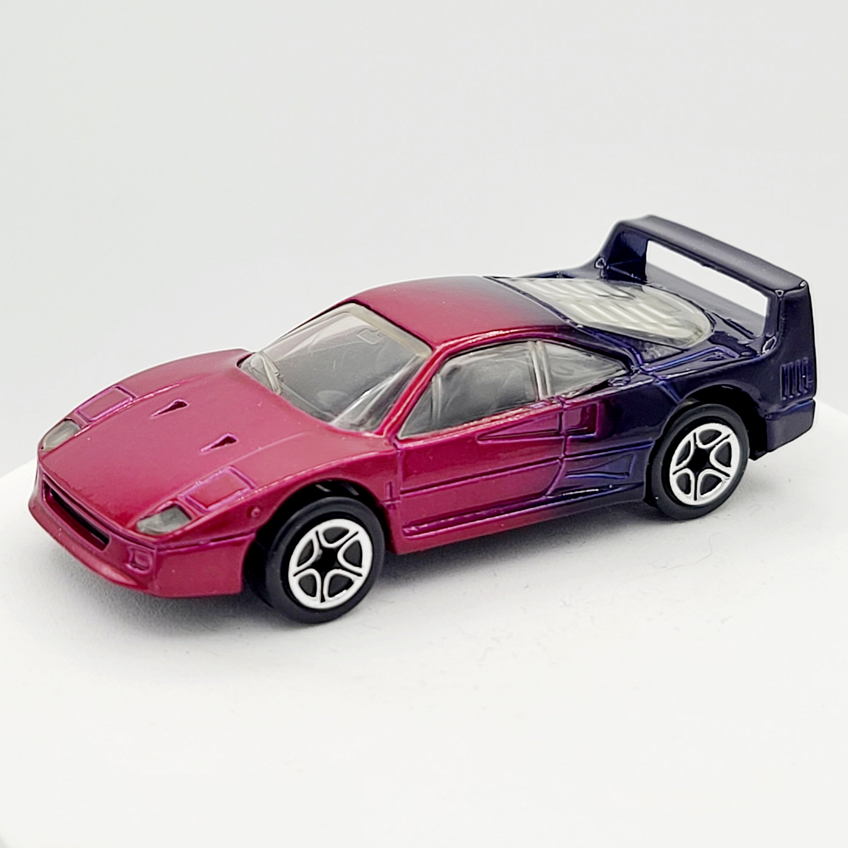 Matchbox Ferrari F40 *Split 5 Spoke Wheel Variant* (1996 MBX Basic 1-75)