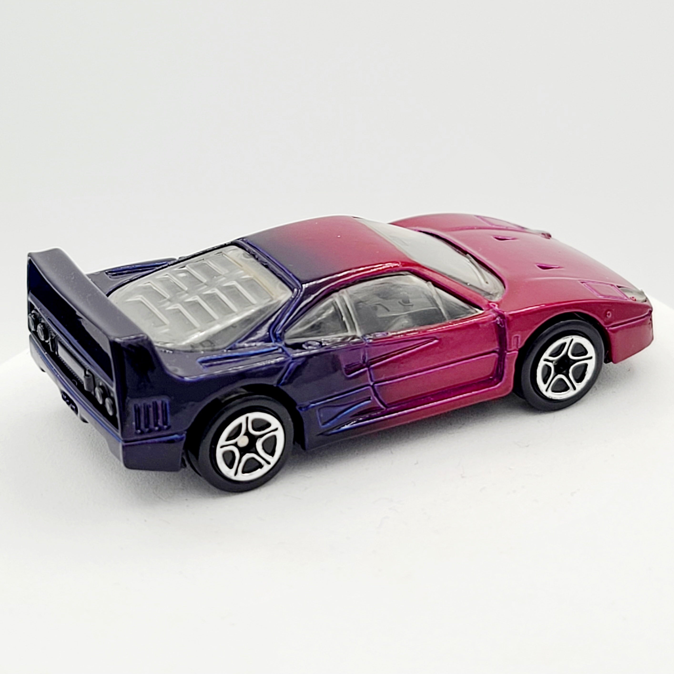 Matchbox Ferrari F40 *Split 5 Spoke Wheel Variant* (1996 MBX Basic 1-75)