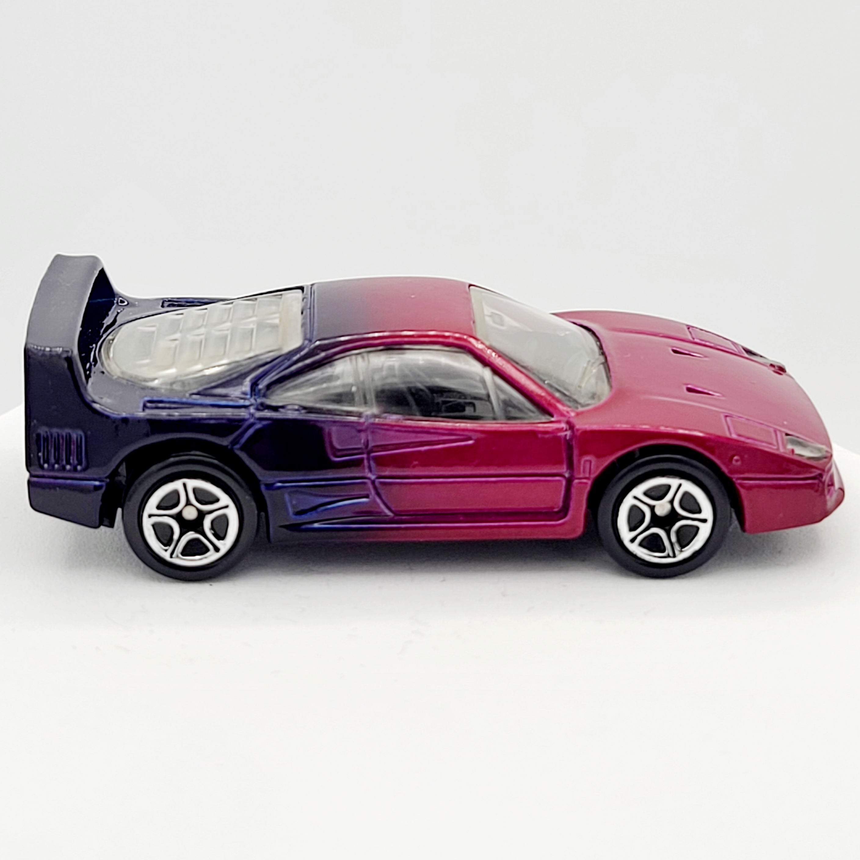 Matchbox Ferrari F40 *Split 5 Spoke Wheel Variant* (1996 MBX Basic 1-75)