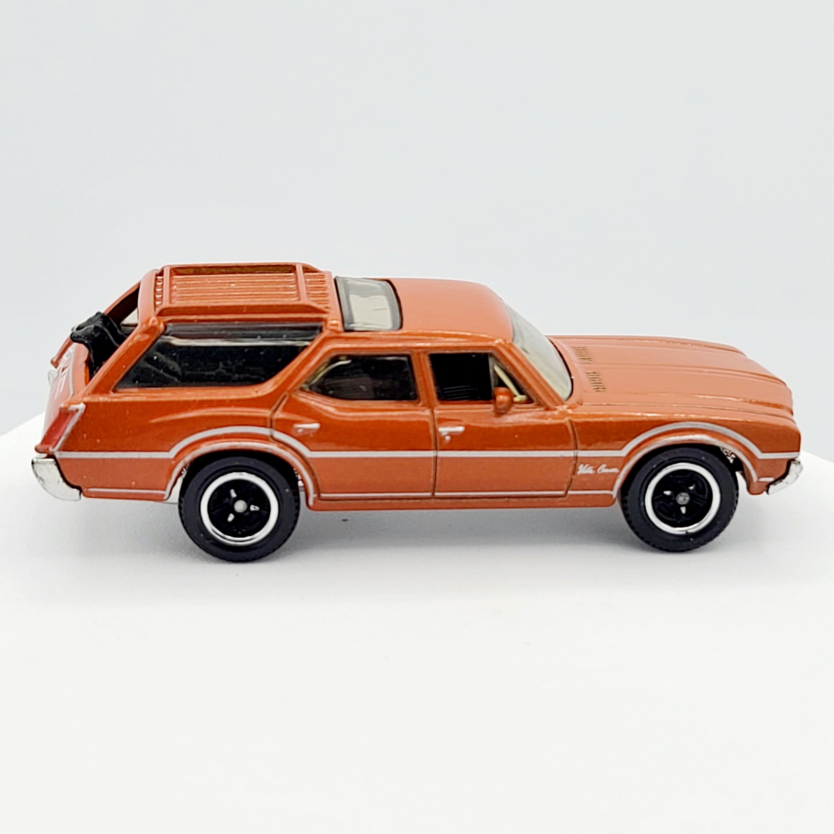 Matchbox '71 Oldsmobile Vista Cruiser (2010 MBX 5 Pack Exclusive - Camping Adventure)